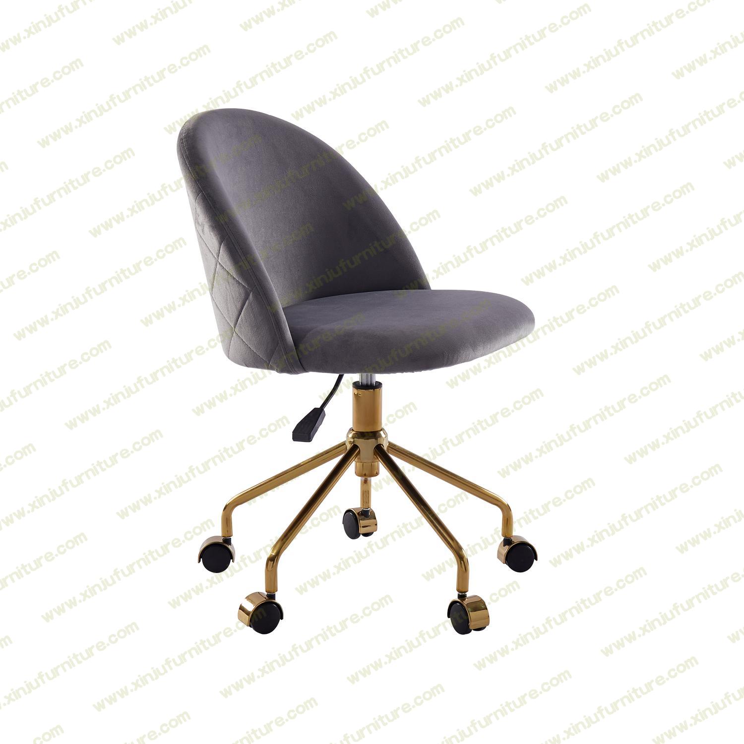 Simple movable tufted office chair