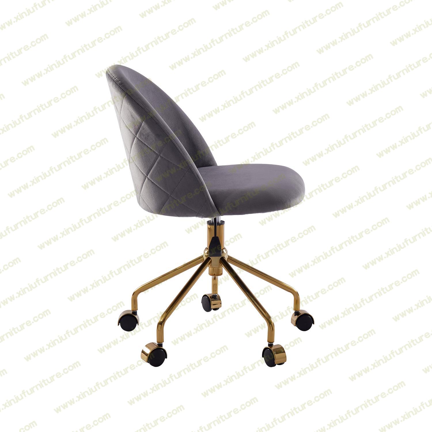 Simple movable tufted office chair